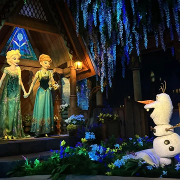 【動画あり】香港ディズニー「アナと雪の女王」エリアの3アトラクション完全マニュアル