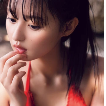 10月3日（火）発売  乃木坂46 遠藤さくら1st写真集『可憐』、赤い水着カット解禁！