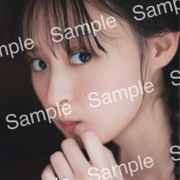 乃木坂46 遠藤さくら1st写真集『可憐』、封入ポストカード第四弾のふとした瞬間の表情に注目！