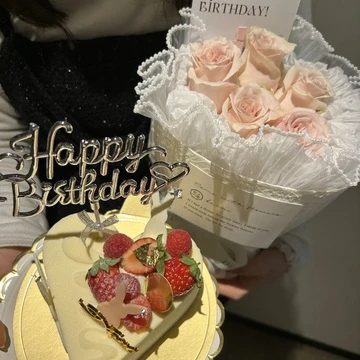 花束とケーキ