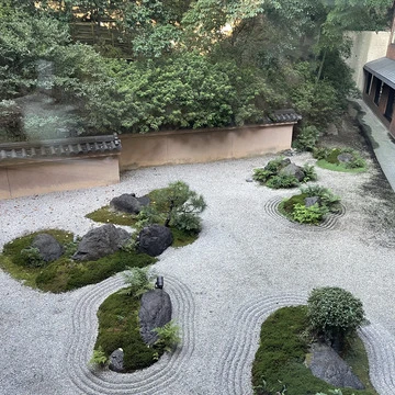 京都らしい、枯山水の日本庭園