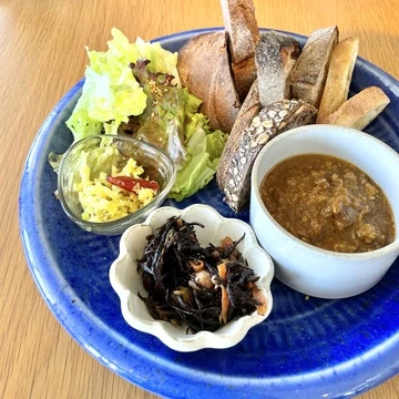 【北海道カフェ】地元食材にこだわった絶品パン＆ランチ。北海道ドライブにおすすめ。地元で大人気の「カフェ ストウブ」