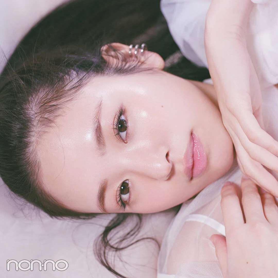 春の透明感メイク。生命力たっぷりなすけすけフェイス