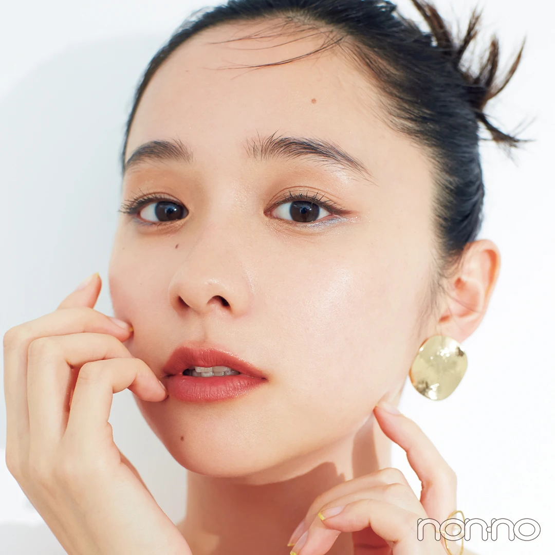 シャネルのアクセントカラー入りパレットで3つの旬顔メイク