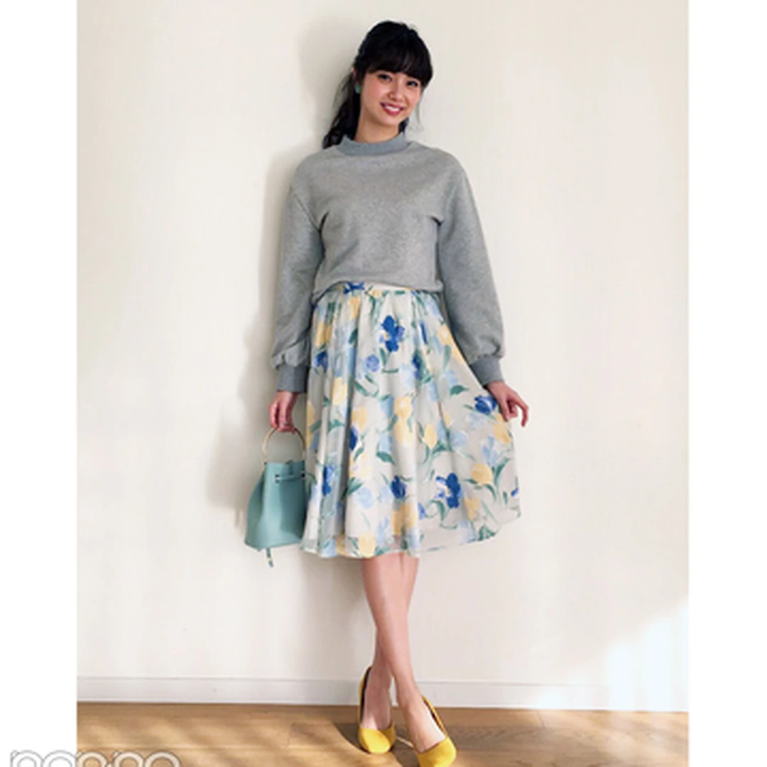 新川優愛の花柄スカートスタイルが可愛すぎる！【毎日コーデ】