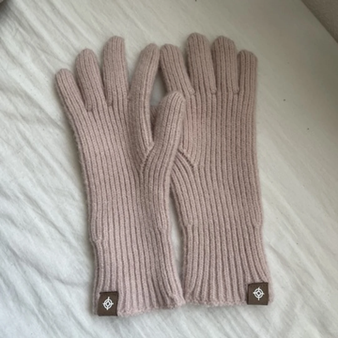 「冬の必需品！」可愛くて便利な手袋