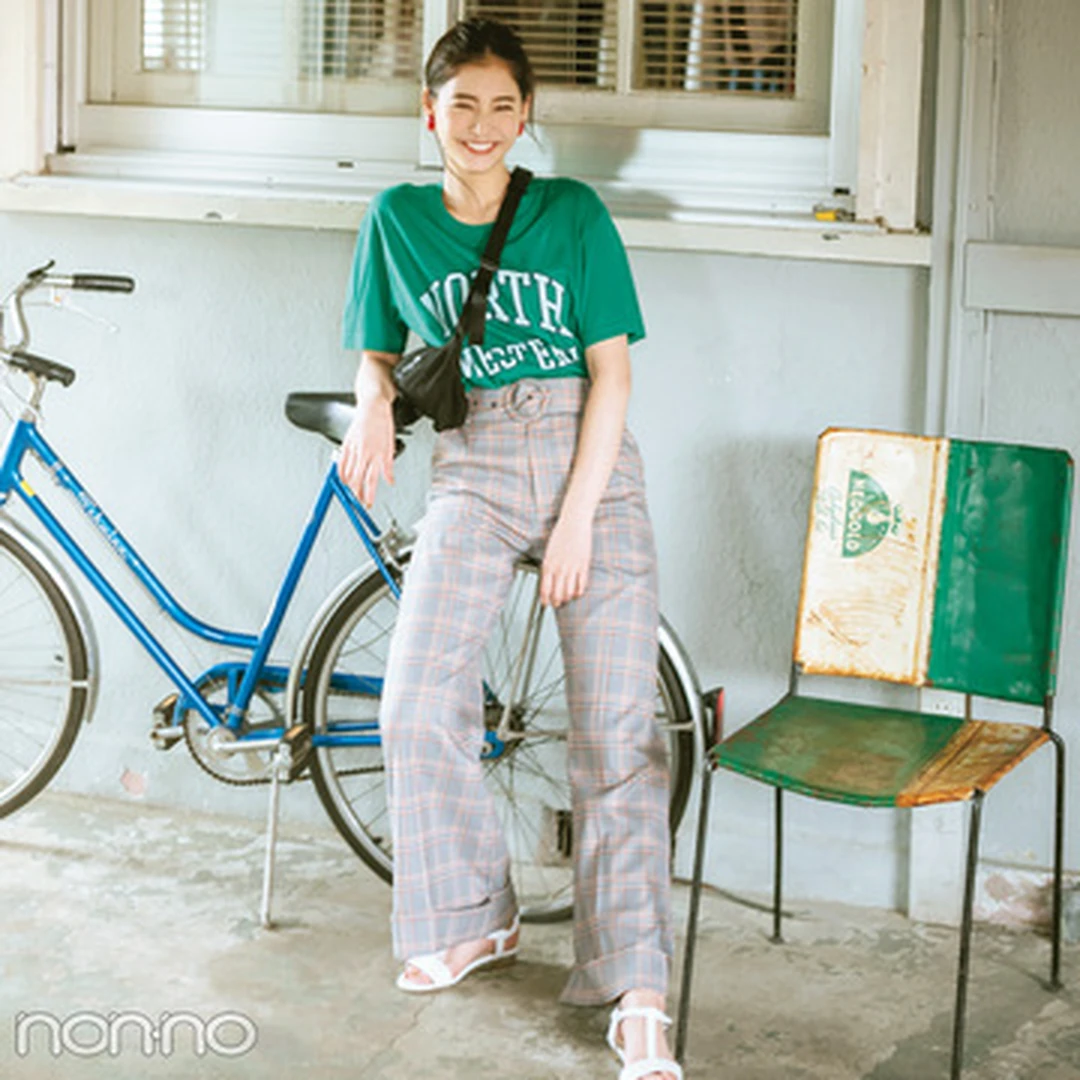 新木優子はロゴTシャツとチェックワイドパンツで新鮮テイストミックス【毎日コーデ】