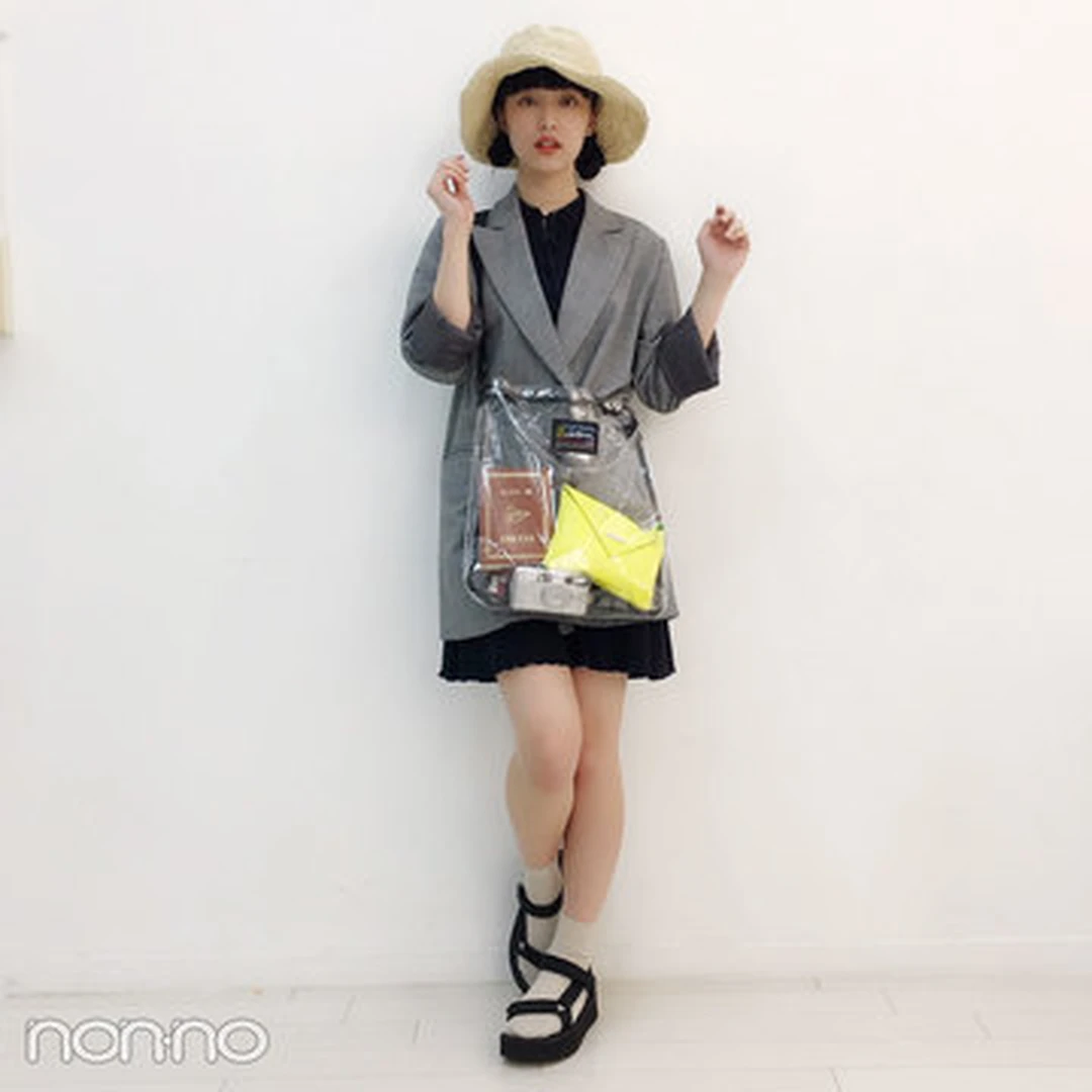 山田愛奈は麦わら帽子とクリアバッグで夏っぽコーデ♡【モデルの私服スナップ】