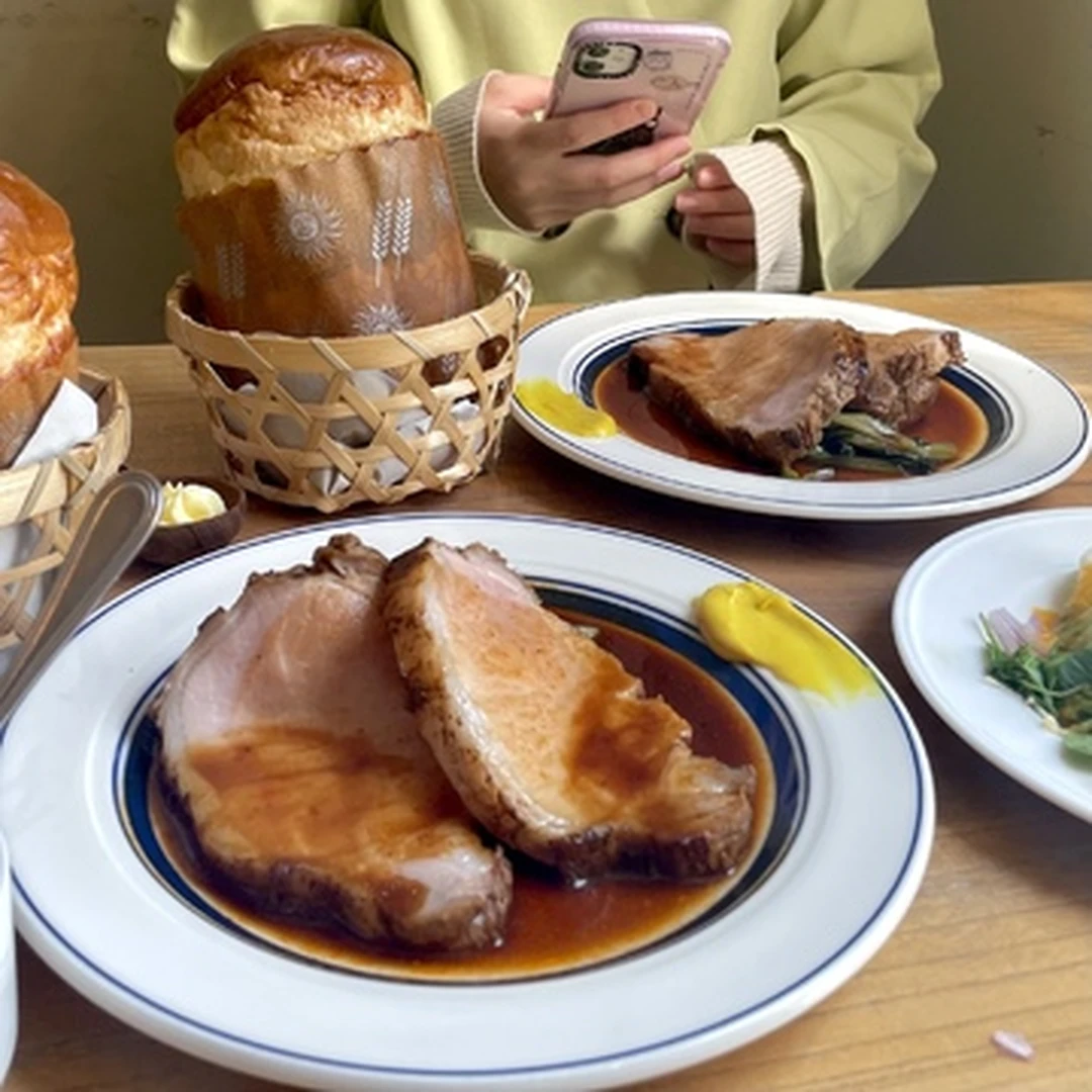【大阪福島】おしゃれランチならここ 。 ローストポークと自家製パンが美味しい『VELVET VIRGO』